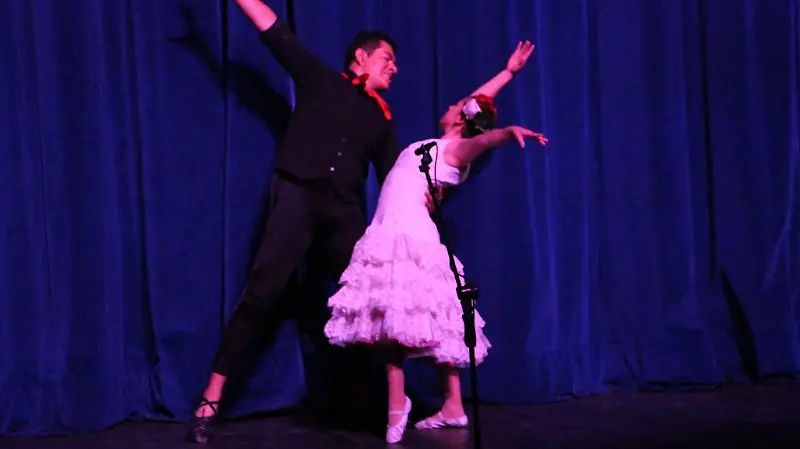 Los bailarines añadieron un toque original a la  obra.